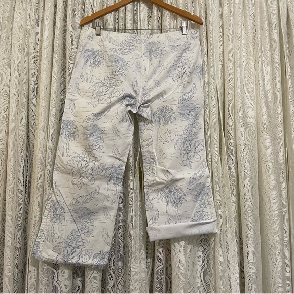 Old Navy 100% cotton capris. Tie up front closure. - Picture 2 of 6